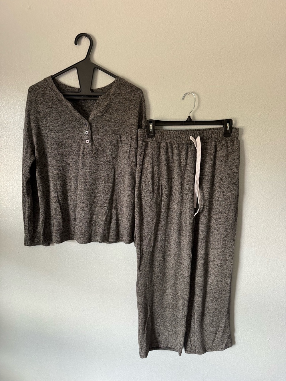 LILLUSORY Women’s 2-Piece Lounge Set Gray Knit Top & Wide Leg Pants Size Medium